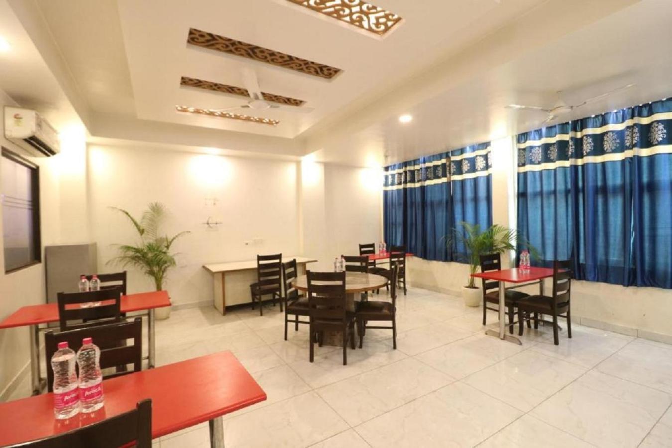 Airport Hotel Classic Park 뉴델리 외부 사진